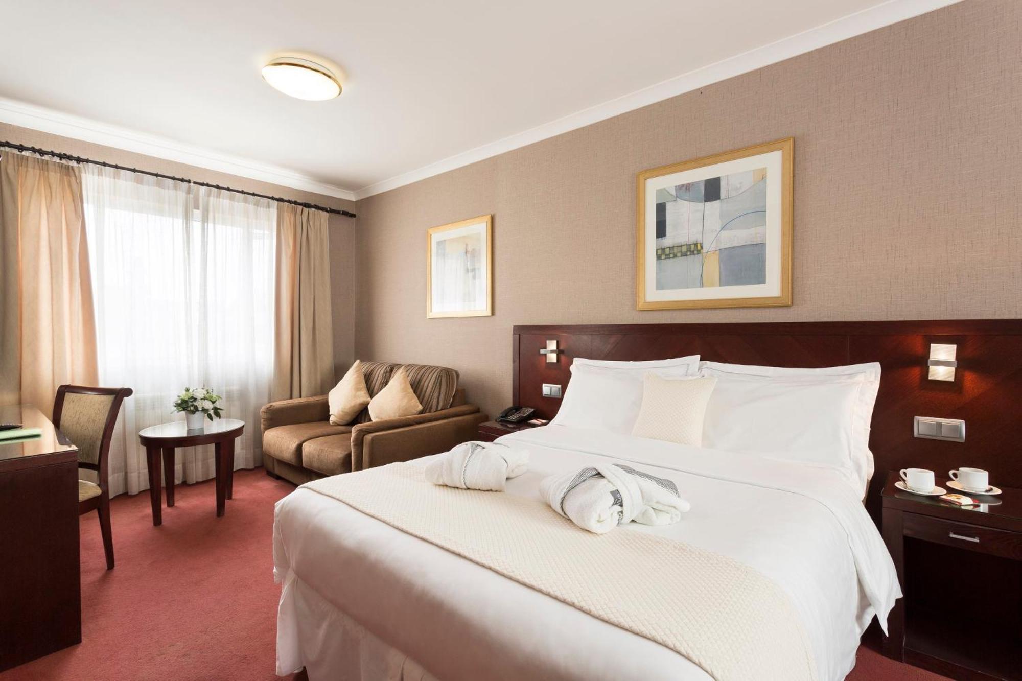 Hotel Savoy Saint Helier Bagian luar foto