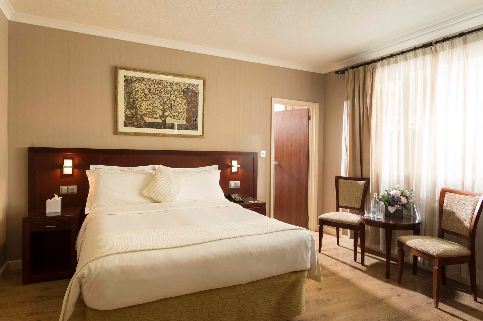 Hotel Savoy Saint Helier Bagian luar foto
