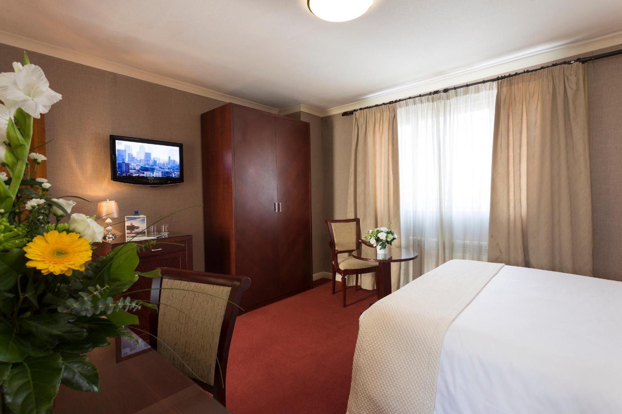 Hotel Savoy Saint Helier Bagian luar foto
