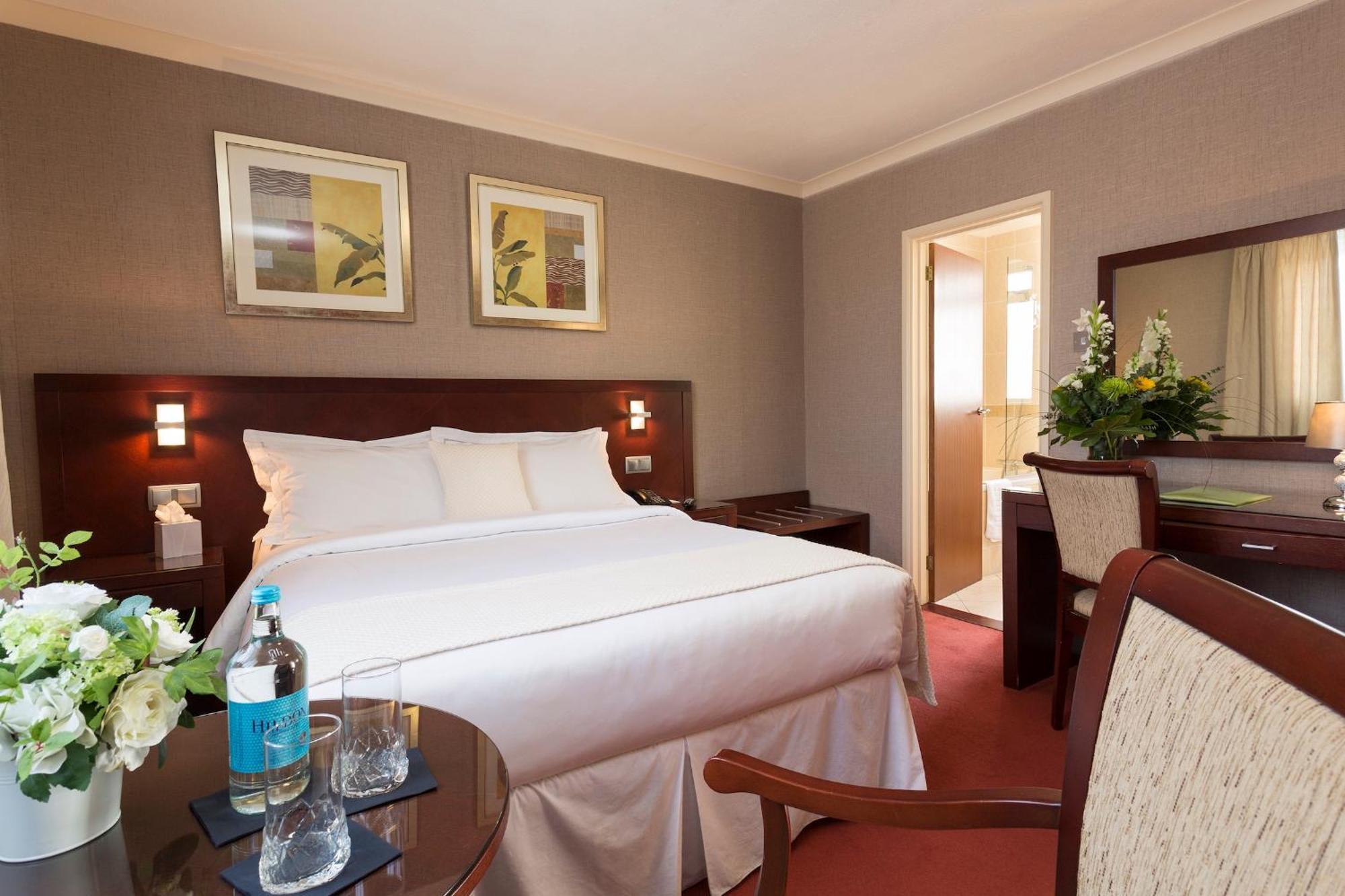 Hotel Savoy Saint Helier Bagian luar foto