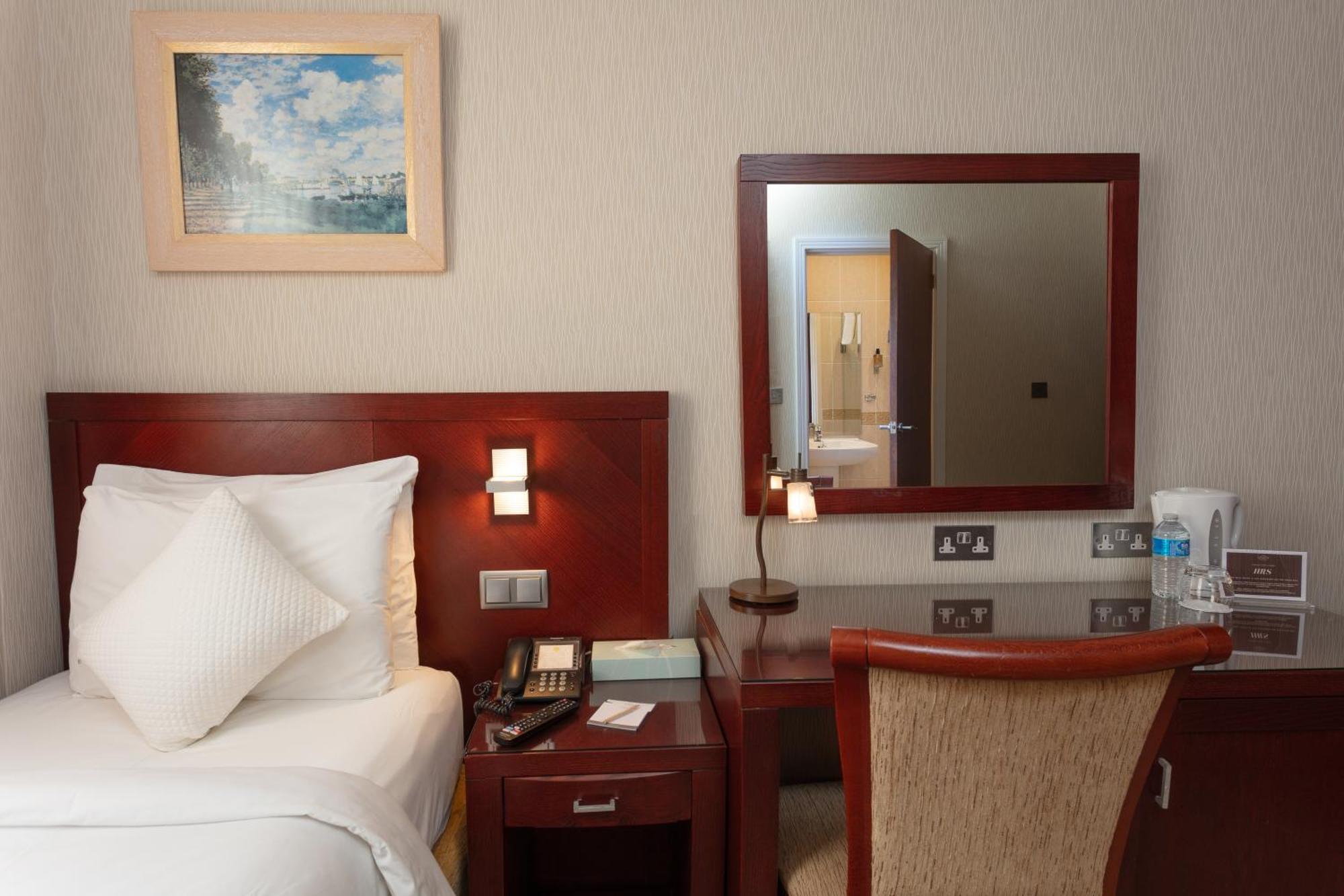 Hotel Savoy Saint Helier Bagian luar foto
