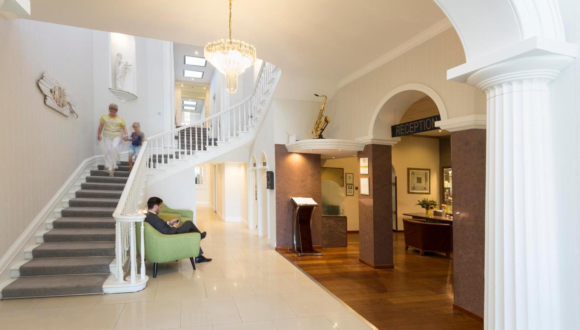 Hotel Savoy Saint Helier Bagian luar foto